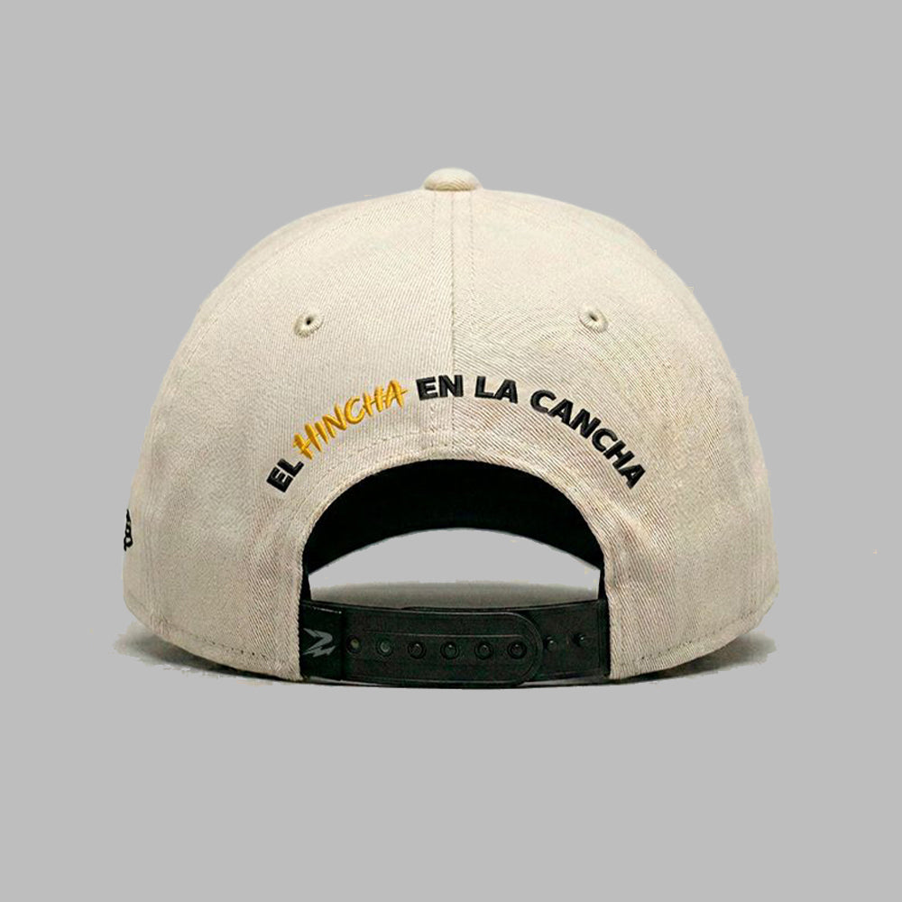 Gorra DM2 Hombre El Hincha en la Cancha -Beige