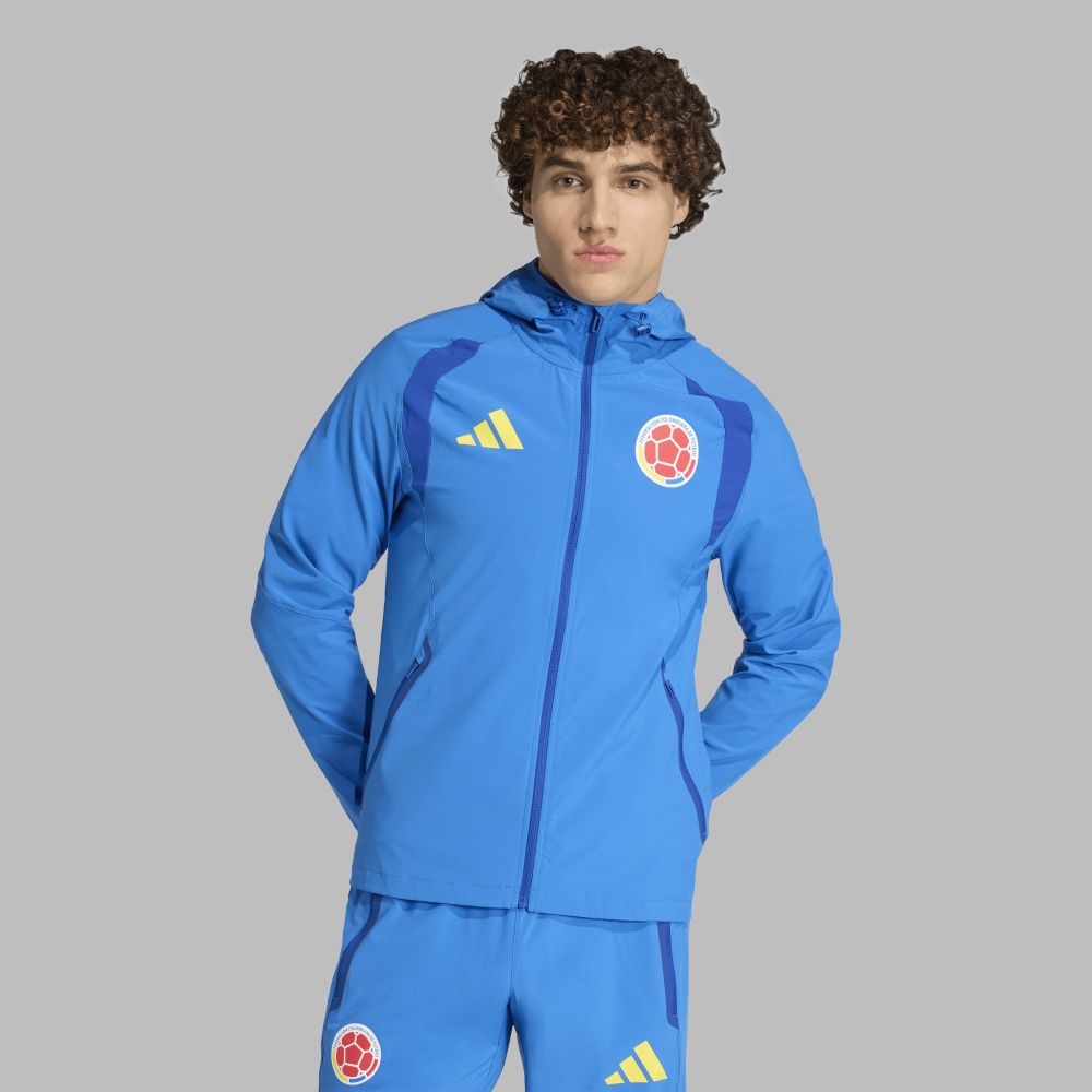Chaqueta adidas Hombre Rompevientos Travel de Colombia 26