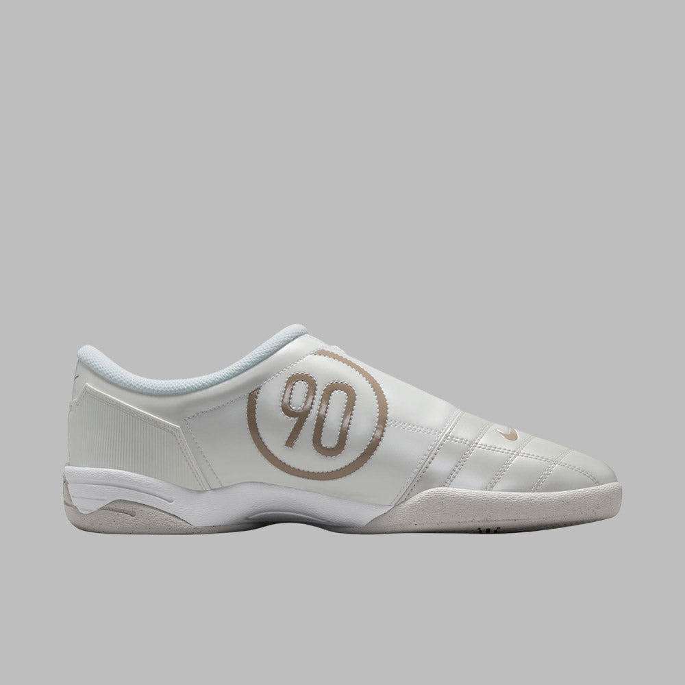Tenis Nike Hombre Total 90 Gris Fútbol | Cancha bajo techo